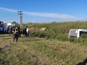 Accidente en circunvalación oeste: despistó un colectivo y hay heridos