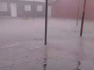 La escuela San Martín de Porres quedó bajo agua en barrio Las Lomas