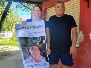 Murió un detenido en la Seccional 8ª y su familia denuncia violencia policial