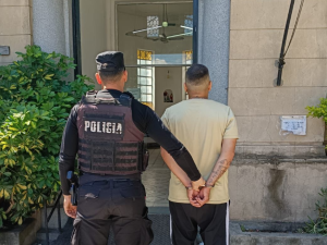 Detuvieron a un motochorro tras robarle a una jubilada y amenazar a la Policía