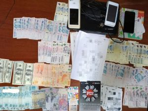 Ofrecía viajes por redes y estafó a más de 20 personas: quedó detenida