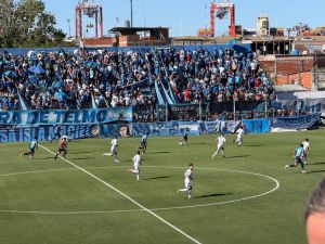 Un desdibujado Colón perdió 3 a 1 en su visita a San Telmo