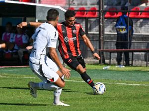 Colón le ganó a Patronato y se sumó al lote de punteros en su zona