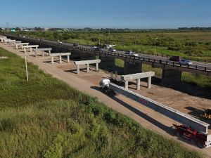 El nuevo Puente Carretero recibió la primera viga fabricada en Santa Fe
