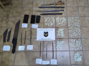 Celulares, armas blancas y sustancias prohibidas, el resultado de requisas en la cárcel de Las Flores