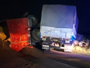 Fuerte accidente entre dos camiones en Ruta Nacional 11 a la altura de Candioti