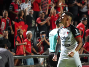Colón visita al escolta Deportivo Morón buscando mantener la punta del grupo A