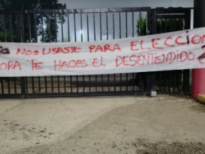 En la previa del partido con Godoy Cruz, apareció una bandera contra José Alonso
