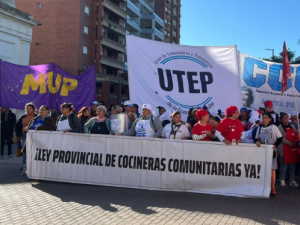 En la previa del Día del Trabajador, organizaciones sociales marcharon a la Legislatura