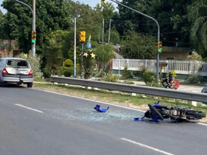 Accidente en Ruta 1: motociclista herido tras chocar contra un auto detenido