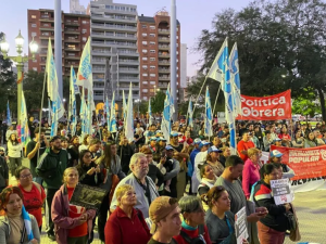 Santa Fe marchó a 23 años de la inundación del Salado: reclamo de justicia y denuncia de “crimen hídrico”