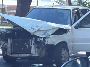 Choque en Santa Fe: dos autos colisionaron frente al Parque de la Locomotora