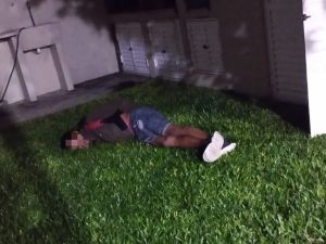 Un delincuente cayó desde altura tras intentar fugarse de una vivienda