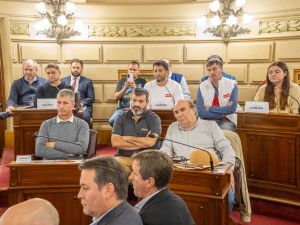 Trabajadores de Lácteos Verónica mantuvieron una reunión con senadores y funcionarios provinciales