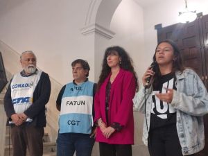 Abrazo simbólico en la UNL y reclamo por financiamiento: anuncian una nueva marcha