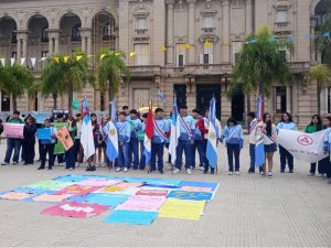 Estudiantes lanzan “Yo quiero estar en la escuela” contra la violencia