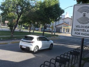 Anulan 13 fotomultas en Santa Fe por falta de señalización en radar de Marcial Candioti