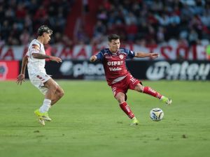 Unión no lo pudo sostener: perdió con Estudiantes sobre el final