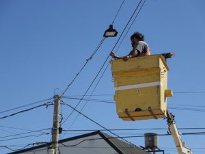 Avanza el recambio de luminarias por tecnología led en barrio Los Hornos