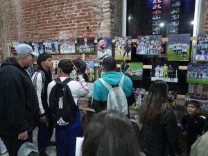 Más de 150 fotos inéditas de Messi se muestran en Santa Fe