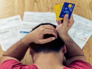 Lanzaron un programa para aliviar deudas de trabajadores y jubilados