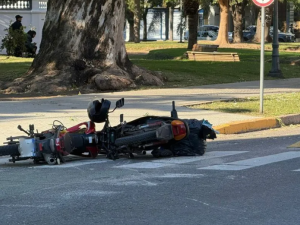 Un choque entre dos motos motos en el macrocentro dejó una joven herida