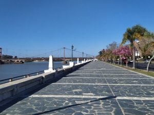 Clima en Santa Fe: domingo fresco, con cielo despejado y estable