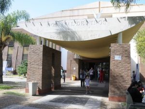 En Santo Tomé, un menor cayó de un camión municipal y se encuentra en grave estado