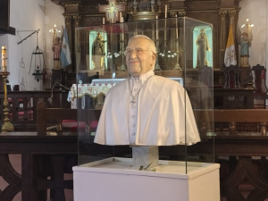 Santa Fe inauguró el primer busto en homenaje al papa Francisco