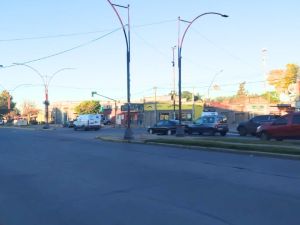 Grave accidente: iba a tomar el colectivo y fue atropellado por una moto
