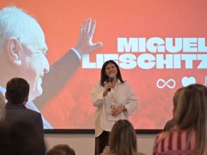 Multitudinario homenaje a Miguel Lifschitz en la ciudad de Rosario