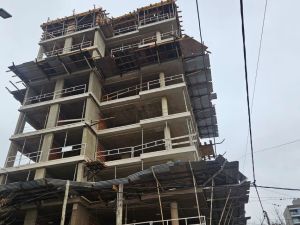 Un obrero cayó desde una obra en construcción en barrio Candioti