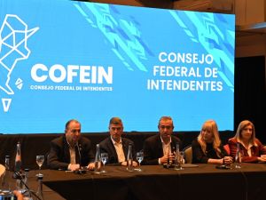 En Rosario, intendentes reclamaron por fondos para transporte, discapacidad y obras
