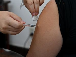 La campaña itinerante de vacunación continúa en el Polideportivo de barrio La Tablada