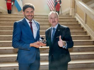 El gobernador recibió la visita del embajador de Estados Unidos