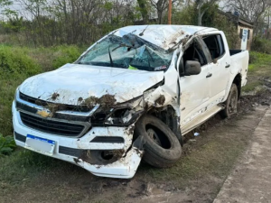 Accidente en Aristóbulo del Valle: una camioneta terminó dentro de un zanjón