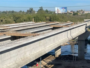 Nuevo puente Santa Fe - Santo Tomé: instalaron la máquina lanzadora de vigas