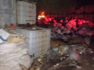 Bomberos intervinieron en incendio en una planta de reciclado de plásticos