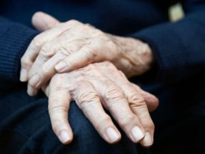 ¿Qué es el Parkinson?: los síntomas del trastorno que padecía el Indio Solari