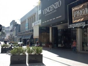 Feriado en Santa Fe: actividad comercial reducida y mayoría de locales cerrados