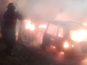 Violento incendio: una Suran se quemó por completo en el norte de la ciudad