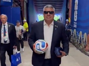"Chiqui" Tapia se quedó con la pelota del hat-trick de Lionel Messi ante Argelia