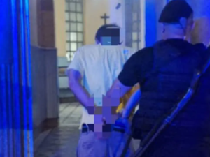 Detuvieron a un hombre por amenazar a su pareja embarazada