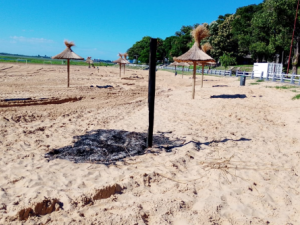 Vandalizaron las sombrillas del Espigón I de la Costanera de Santa Fe