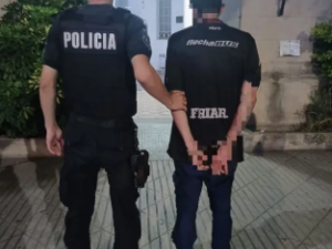 Un hombre retuvo a su pareja bajo amenazas durante varias horas