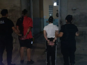 Detenidos por portar armas en barrio Santa Rosa de Lima