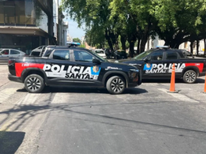 Fuerte operativo policial por una mujer atrincherada en un departamento del macrocentro