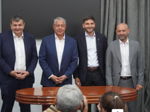 Pullaro firmó un acuerdo en Vaca Muerta para sumar empresas santafesinas a la cadena petrolera y gasífera