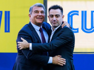 Barcelona: fuerte cruce entre Xavi y Laporta por la frustrada vuelta de Messi en 2023