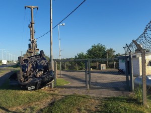 Volcó esta madrugada un auto de alta gama en la Circunvalación Oeste